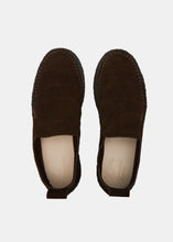 Carica l&#39;immagine nel visualizzatore di Gallery, Yogi x Universal Works Hitch Low Loafer On Crepe - Dark Brown
