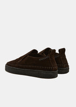 Carica l&#39;immagine nel visualizzatore di Gallery, Yogi x Universal Works Hitch Low Loafer On Crepe - Dark Brown
